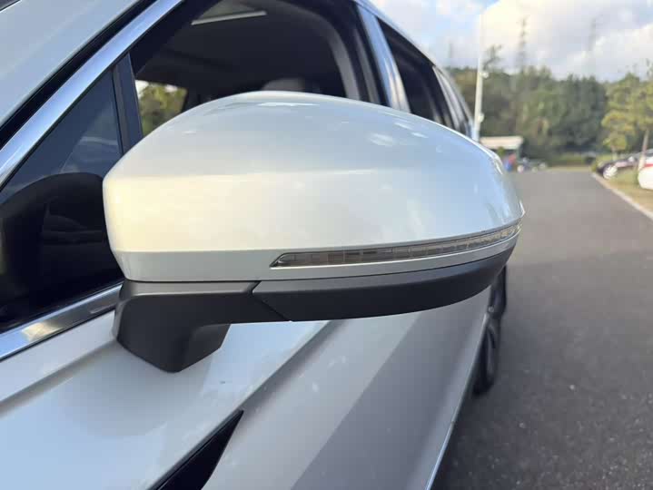 Фото 15 - Volkswagen Tiguan L Pro