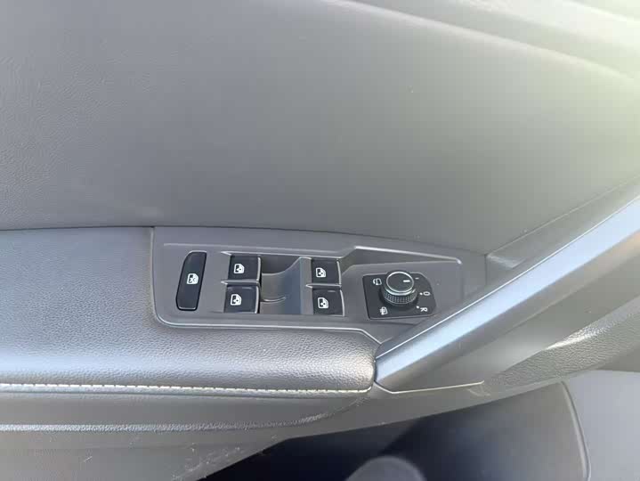 Фото 17 - Volkswagen Tiguan L Pro