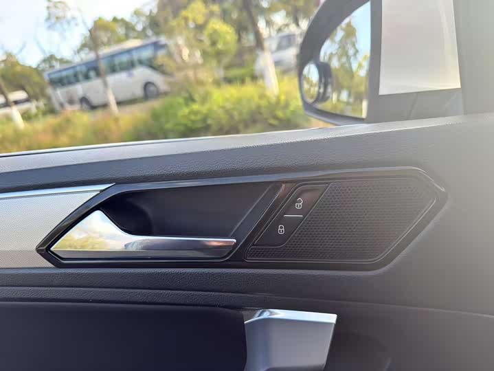 Фото 18 - Volkswagen Tiguan L Pro