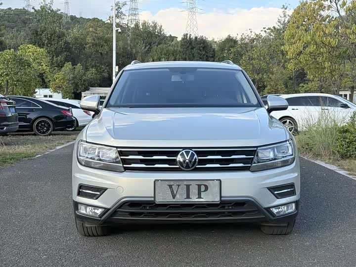 Фото 2 - Volkswagen Tiguan L Pro