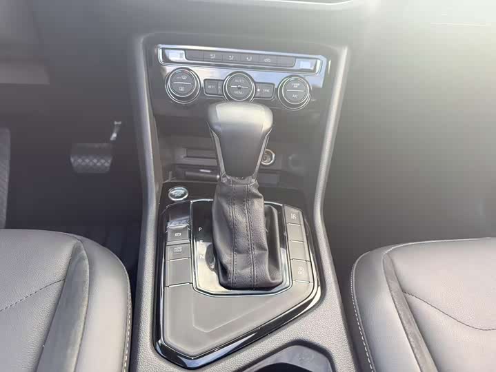 Фото 22 - Volkswagen Tiguan L Pro