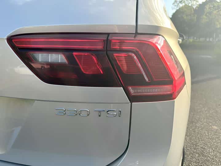 Фото 23 - Volkswagen Tiguan L Pro