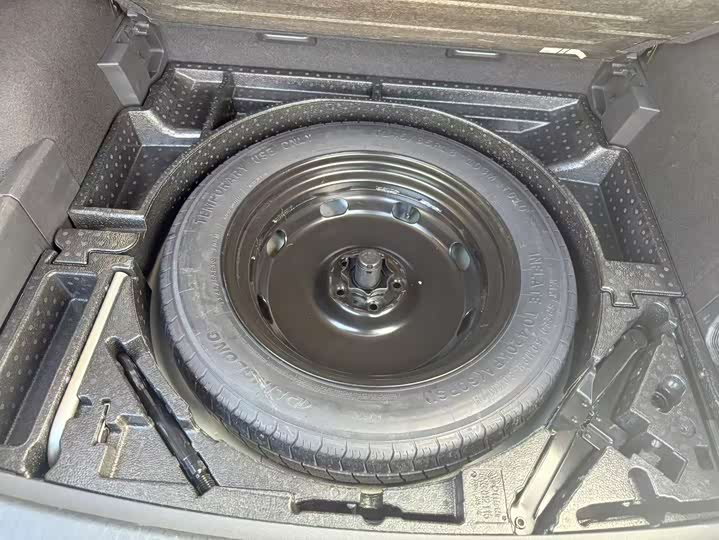 Фото 24 - Volkswagen Tiguan L Pro