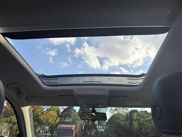 Фото 27 - Volkswagen Tiguan L Pro