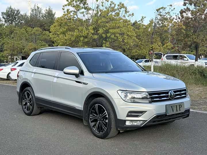 Фото 3 - Volkswagen Tiguan L Pro