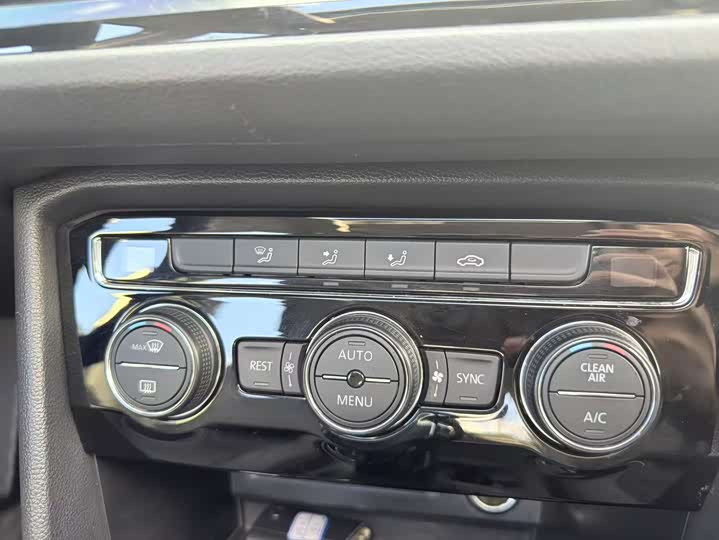 Фото 31 - Volkswagen Tiguan L Pro