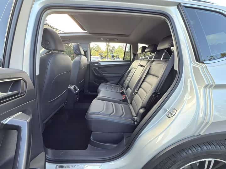 Фото 8 - Volkswagen Tiguan L Pro