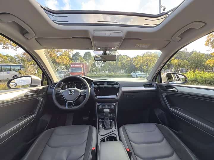 Фото 9 - Volkswagen Tiguan L Pro