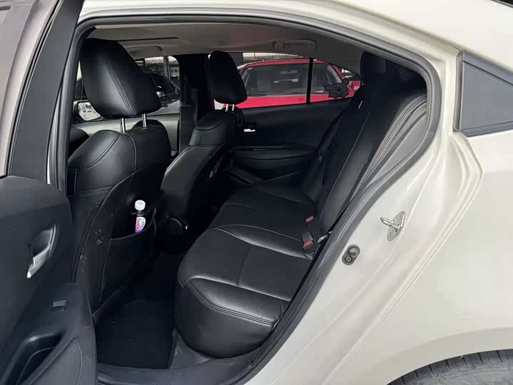 Фото 2 - Toyota Corolla