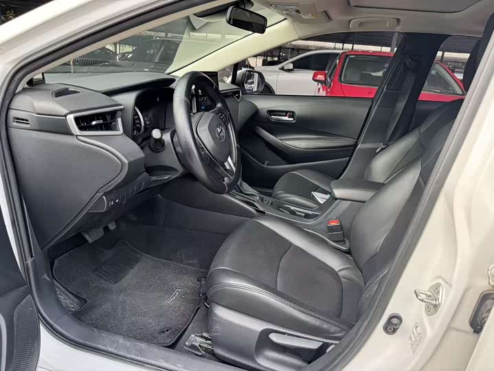 Фото 3 - Toyota Corolla