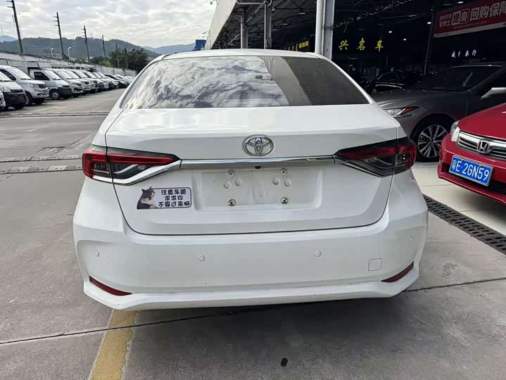 Фото 6 - Toyota Corolla