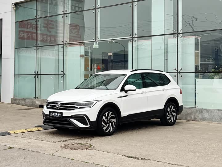 Фото 1 - Volkswagen Tiguan L Pro