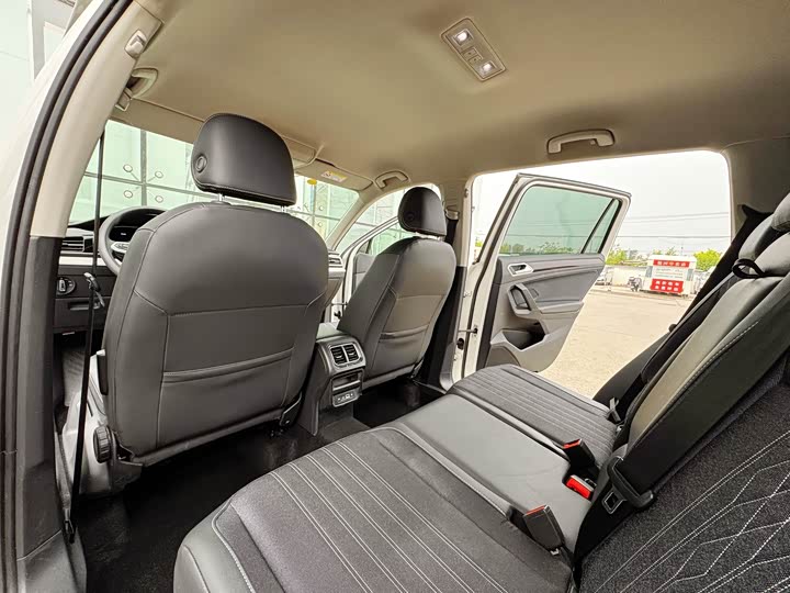 Фото 11 - Volkswagen Tiguan L Pro