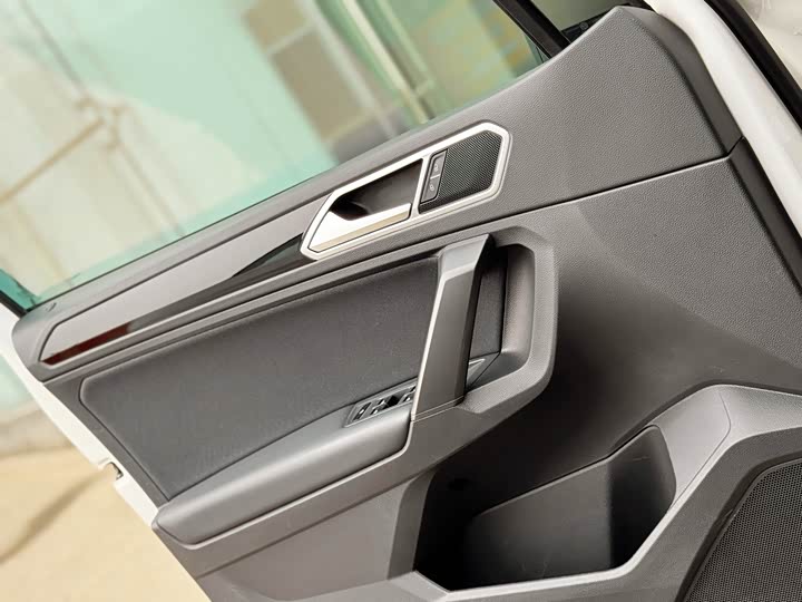 Фото 14 - Volkswagen Tiguan L Pro