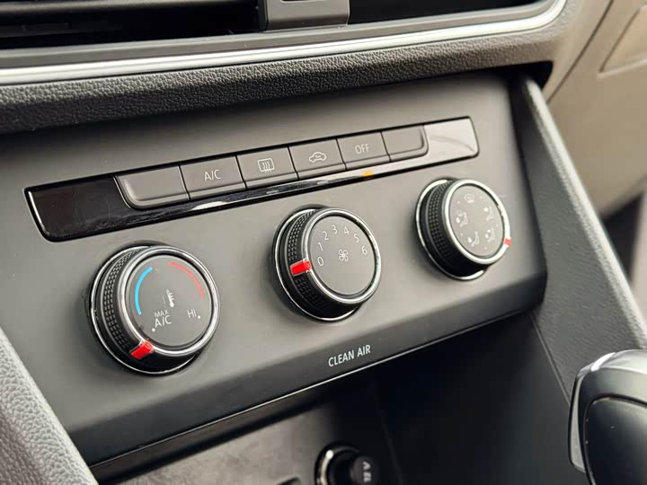 Фото 16 - Volkswagen Tiguan L Pro