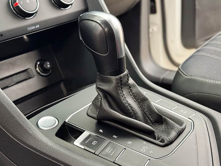 Фото 17 - Volkswagen Tiguan L Pro