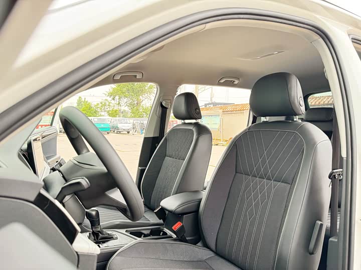 Фото 19 - Volkswagen Tiguan L Pro