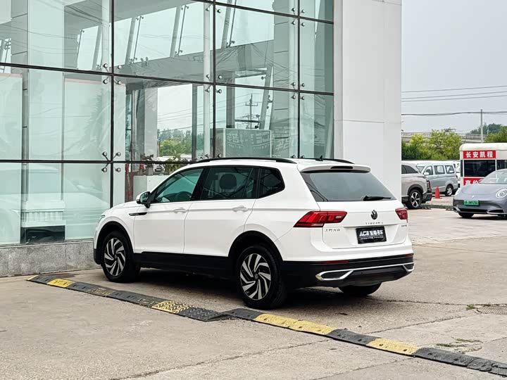 Фото 6 - Volkswagen Tiguan L Pro