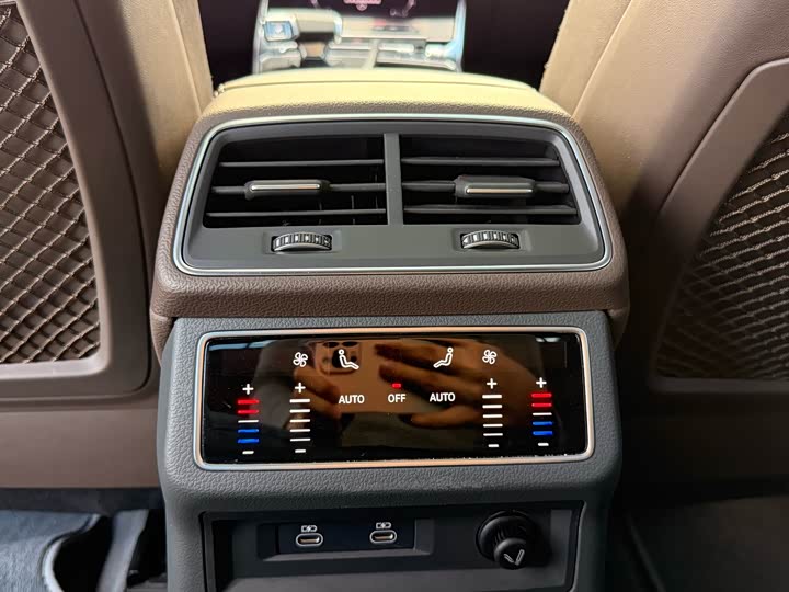 Фото 12 - Audi A7L