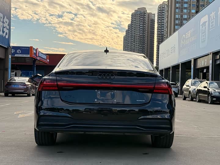 Фото 16 - Audi A7L