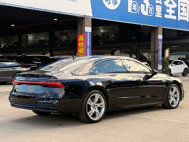 Фото 17 - Audi A7L