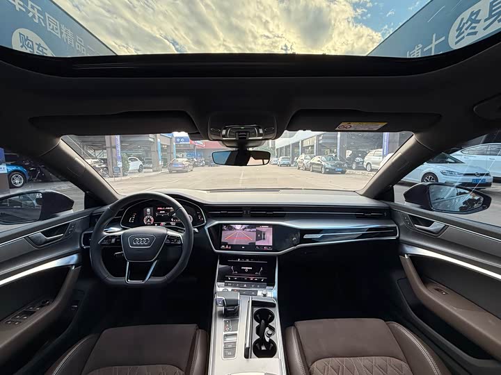 Фото 7 - Audi A7L