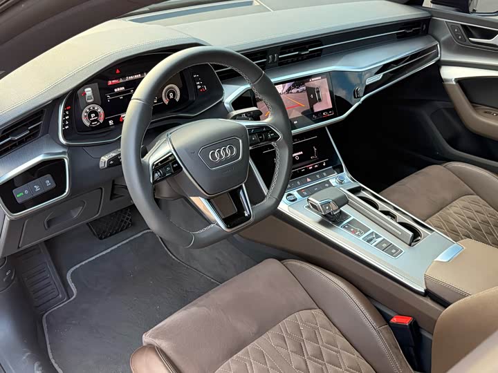 Фото 8 - Audi A7L