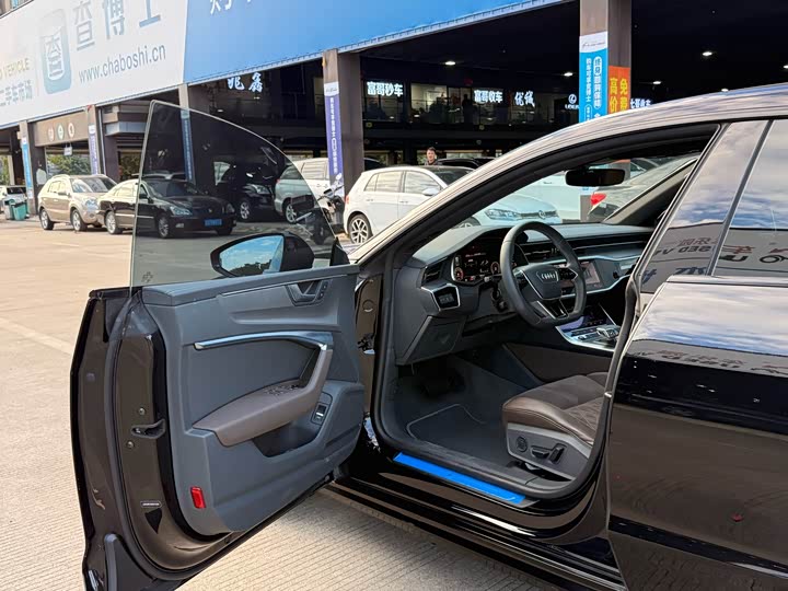 Фото 9 - Audi A7L