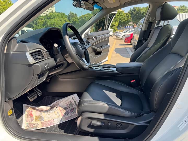 Фото 11 - Honda Accord