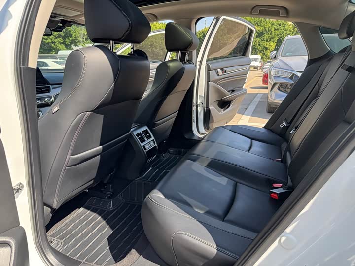 Фото 12 - Honda Accord