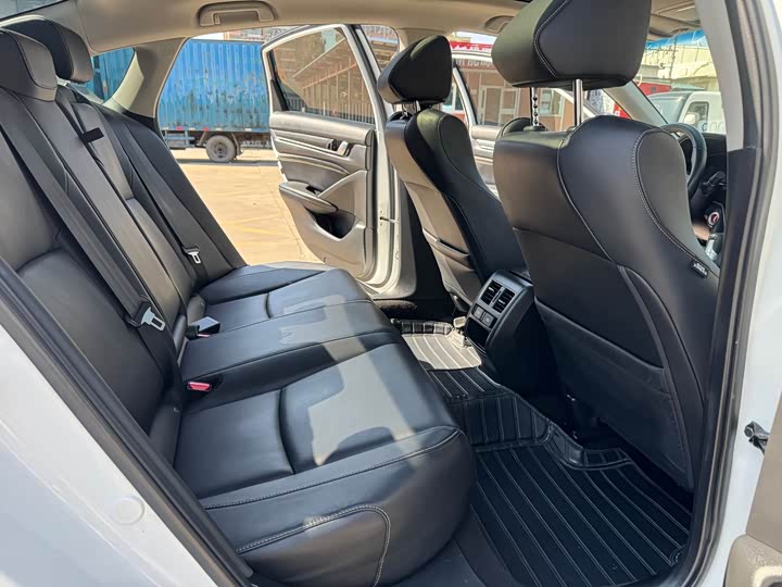 Фото 13 - Honda Accord