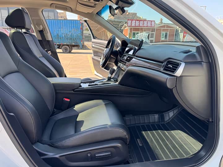 Фото 14 - Honda Accord