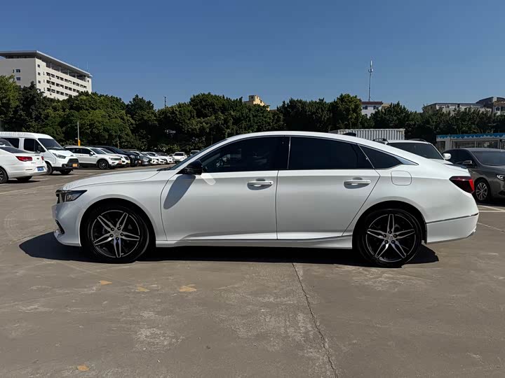 Фото 4 - Honda Accord