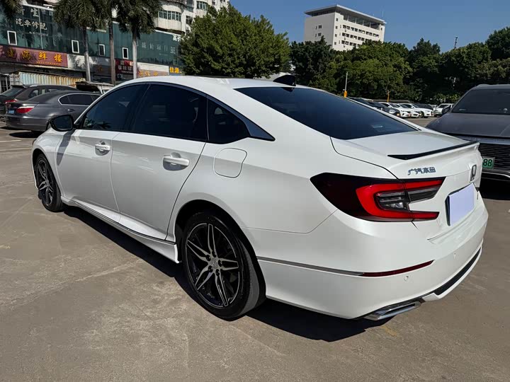 Фото 5 - Honda Accord