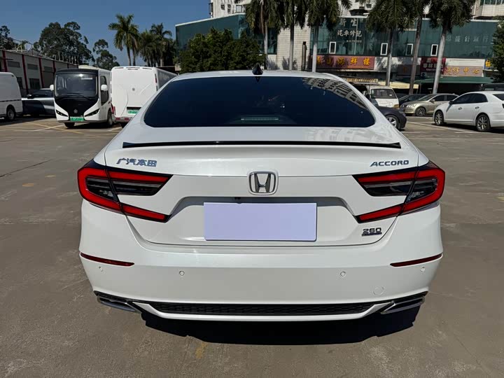 Фото 6 - Honda Accord