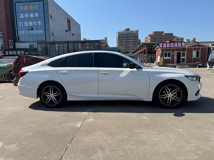 Фото 8 - Honda Accord