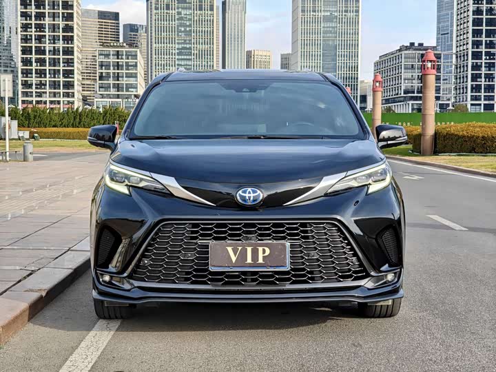 Фото 1 - Toyota Granvia