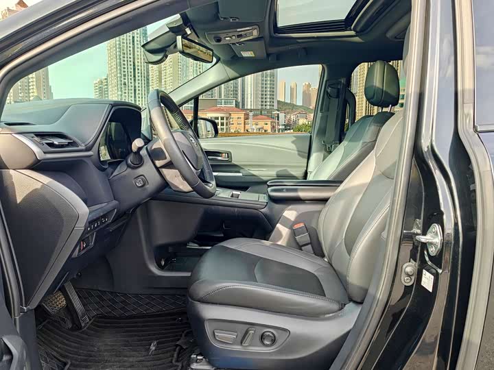 Фото 6 - Toyota Granvia