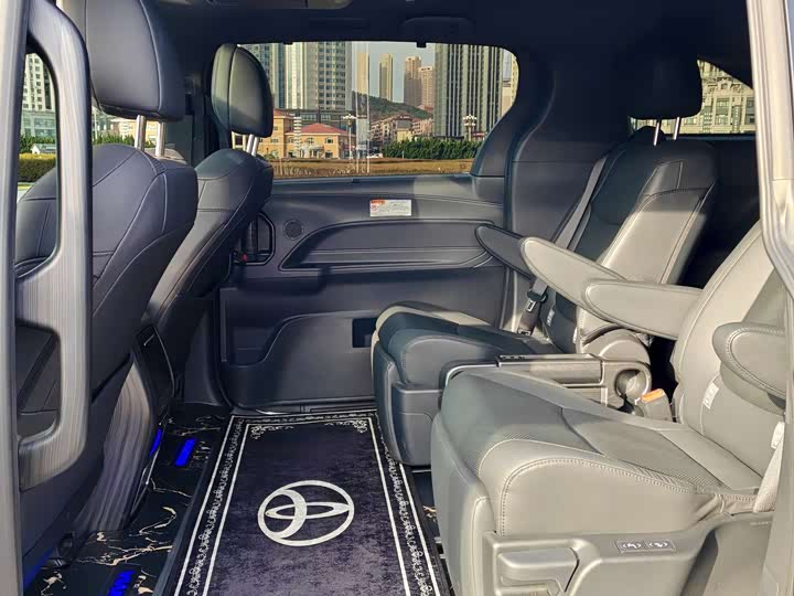 Фото 7 - Toyota Granvia