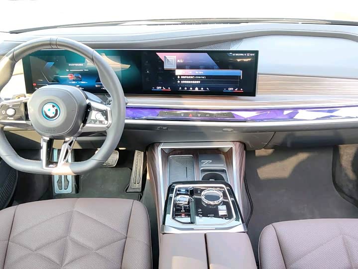 Фото 9 - BMW i7
