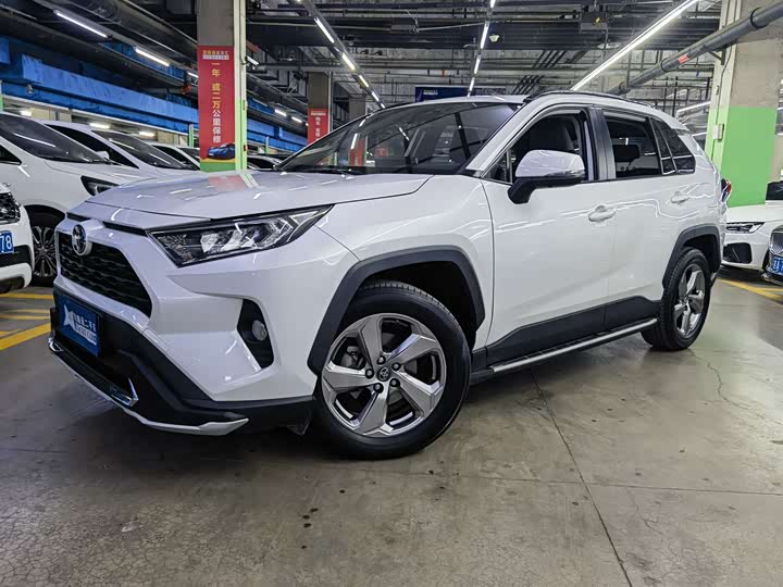 Фото 1 - Toyota RAV4
