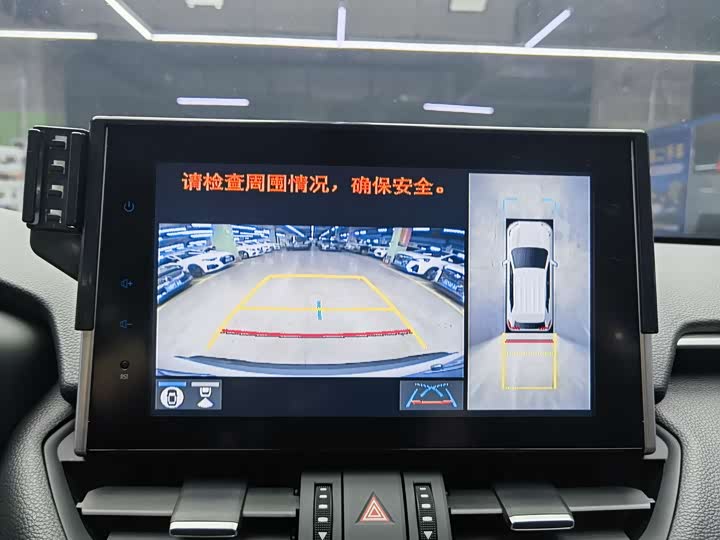 Фото 11 - Toyota RAV4