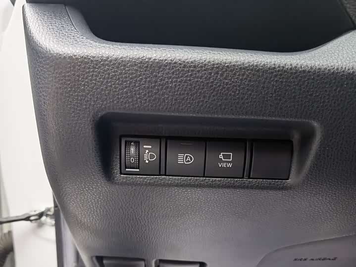 Фото 14 - Toyota RAV4