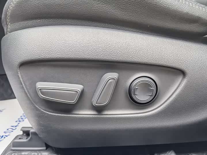 Фото 15 - Toyota RAV4