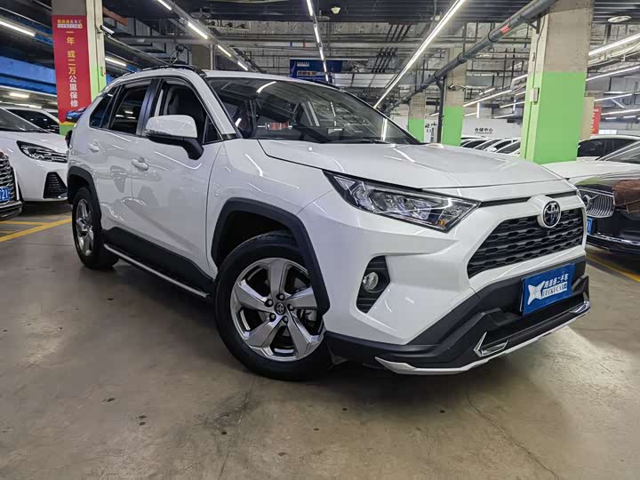 Фото 3 - Toyota RAV4