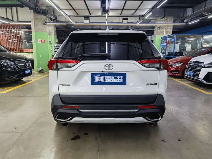 Фото 5 - Toyota RAV4