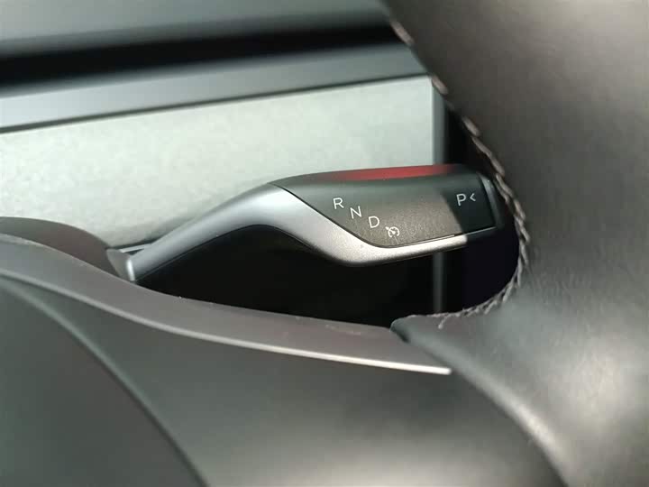 Фото 14 - Tesla Model Y