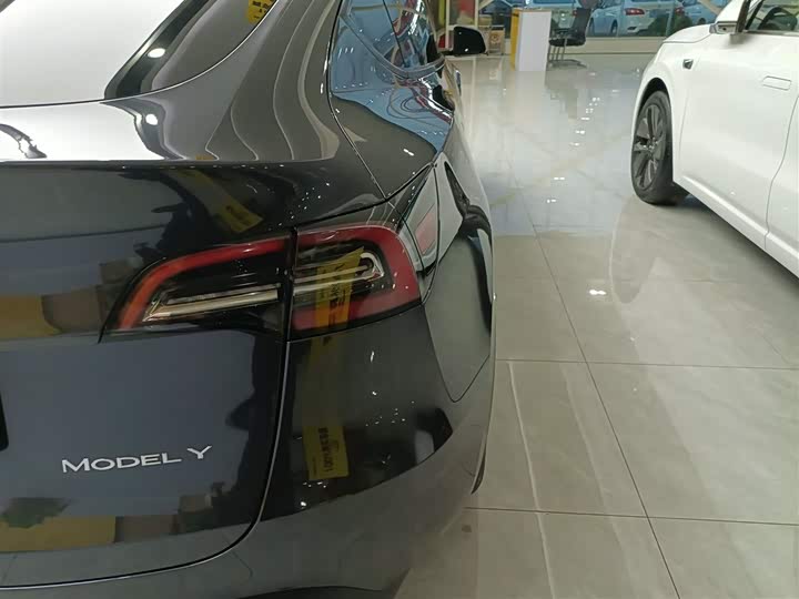 Фото 8 - Tesla Model Y