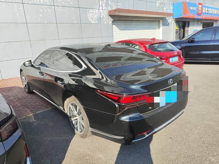 Фото 3 - Lexus LS