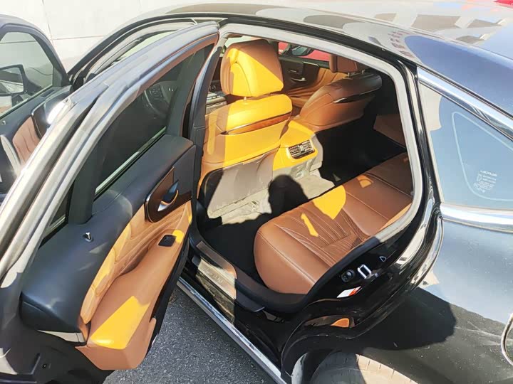 Фото 4 - Lexus LS